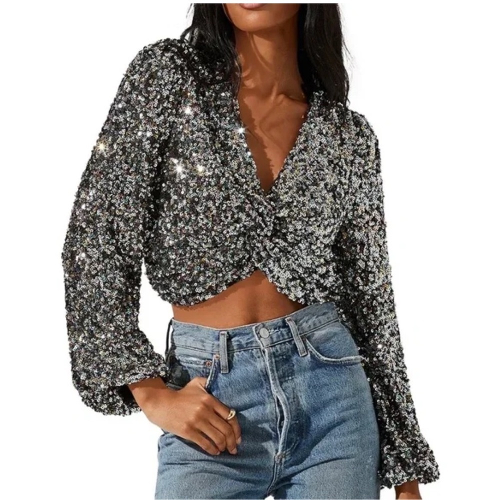 NWT! ASTR the Label - Nix Sequin Long Sleeve Twist Crop Top – XS – Revolve 💿